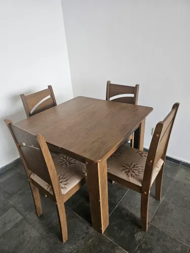 Mesa de jantar 4 lugares