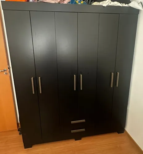Guarda roupa semi novo 