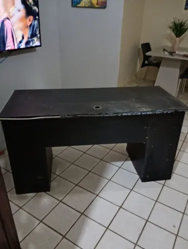 Mesa de computador já usada
