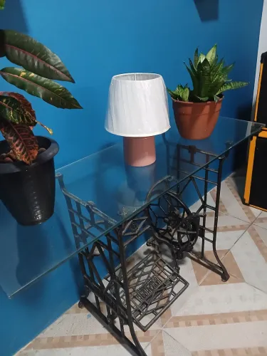 Pé de máquina com vidro