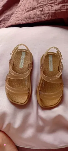 Sandália Grendene Ipanema tamanho 19 cor creme pouco usado
