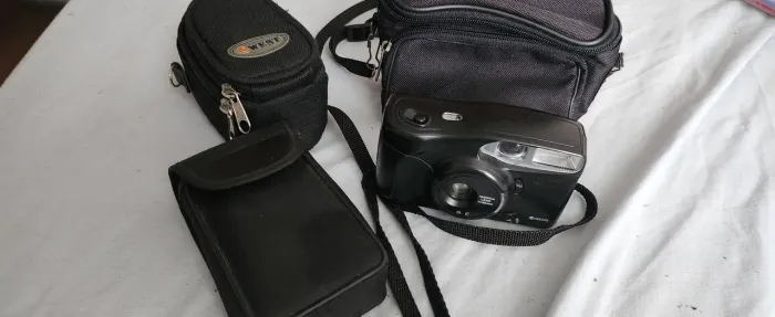 Máquina fotográfica analogica Yashica mais case