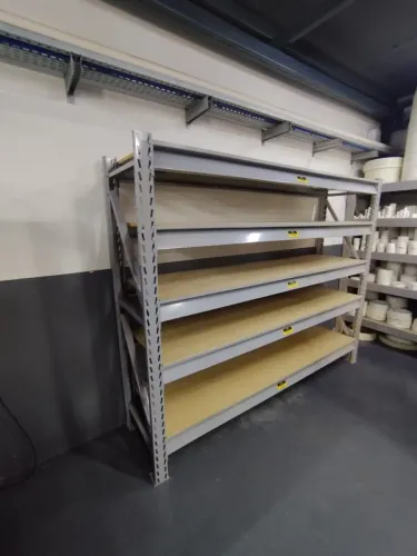 Semi Palete Industrial - Organização Profissional de Estoque - Guatupê