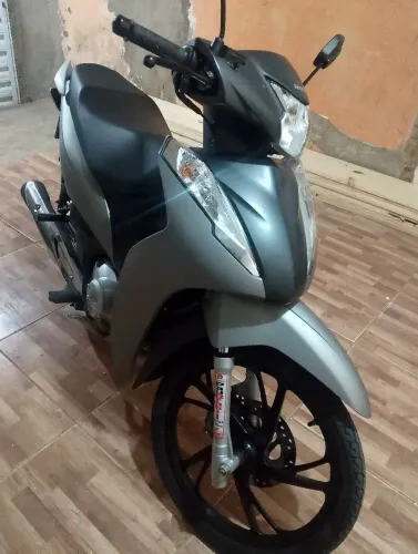 Biz 125 flex completa, painel digital e carregador integrado