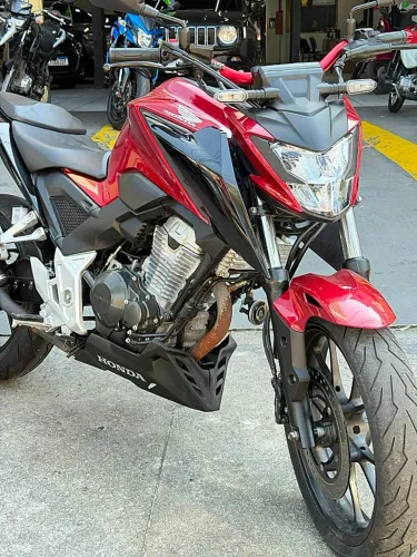 CB 300 F 2025 ZERADONA , NADA A FAZER , ACEITO TROCAS E FINANCIO .