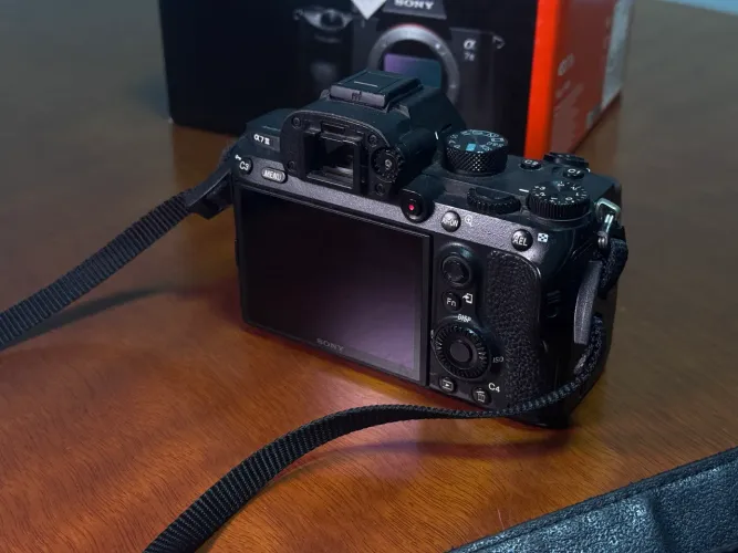 CÂMERA SONY A7III (CORPO+BATERIA) *ABAIXO DO VALOR DE MERCADO