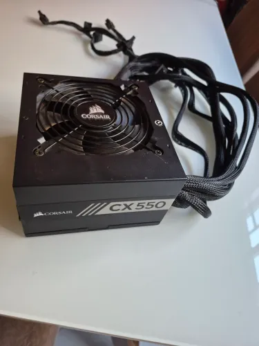 Fonte Corsair 550w 80 Plus