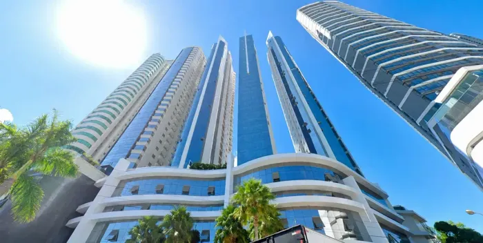 Apartamento de Luxo no Ibiza Towers | Frente Mar, Andar Alto e 4 Suítes