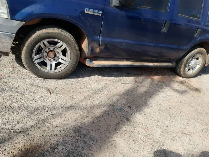 04 rodas aro 18 modelo original da f250 com 01 mês de uso com pneus Michelin 205/60/18