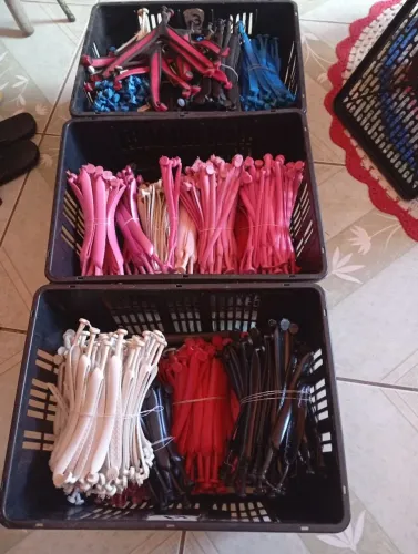 Lote  Correia de chinelos tipo havaianas  