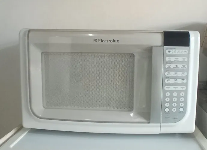 MICRO ONDAS ELECTROLUX 31 LITROS