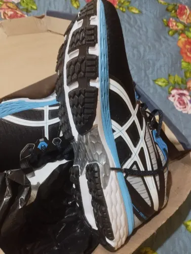 Vendo tênis segunda linha número 42. *