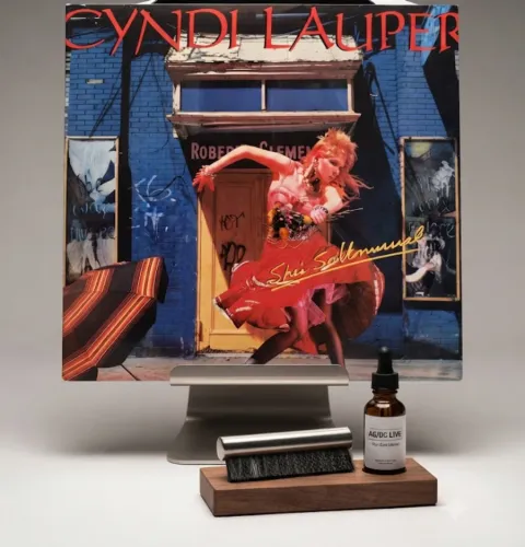 CAPA de Vinil ORIGINAL Cyndi Lauper - She's So Unusual (Somente a Capa, Ótimo Estado)