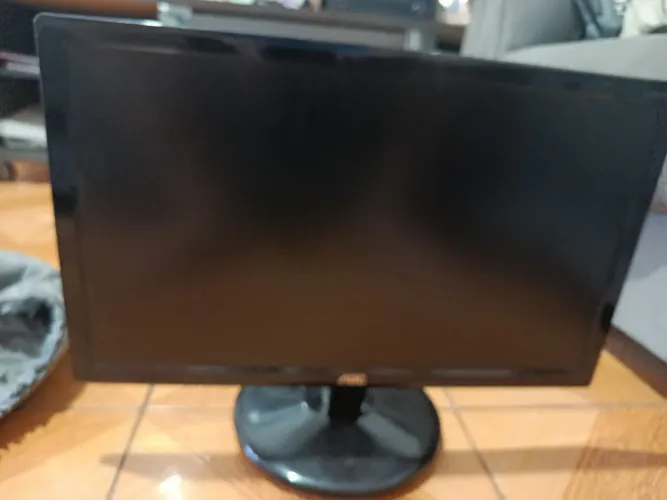 monitor aoc com fonte e cabo dvi( usado, apenas com 2 riscos na tela )