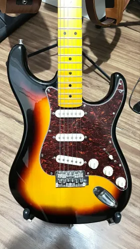 Guitarra Stratocaster Tagima TW530 Sunburst