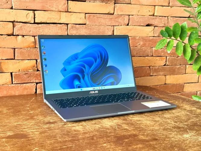 Notebook ultra rápido - semi novo - com SSD M2