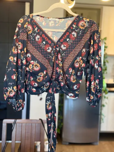 Cropped estampado estilo romântico de amarrar 