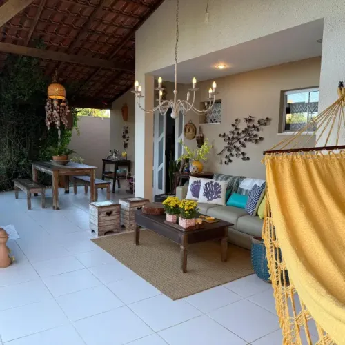 Troco ou vendo estas duas lindas casas, cada uma com 3 qts, sendo 1 suite, varanda, 