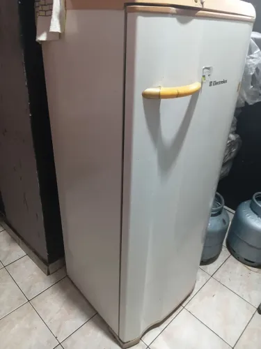 Vende -se geladeira