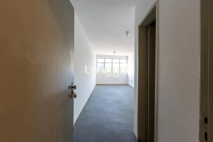 Sala comercial bem localizada, com aproximadamente 40m²