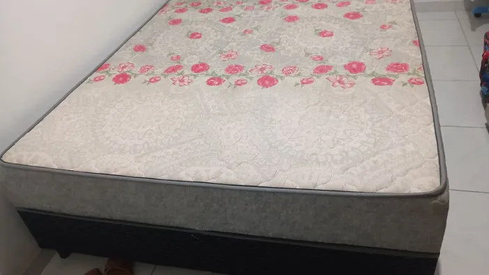 Vende-se Cama Box
