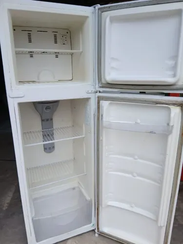 GELADEIRA FROST FREE COM GARANTIA E ENTREGAR