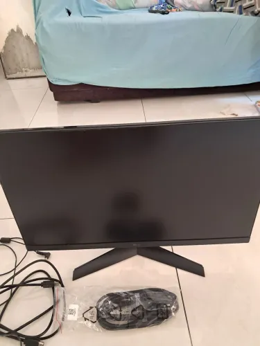 O monitor tem 2 anos de uso, tem nota fiscal só através sa Amazon, tá em excelentes .