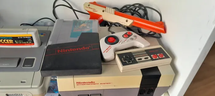 Nitendinho,pistola 2.controles 2 fitas,tudo originais, até a fonte