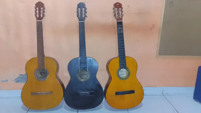 Violões Para Decoração Cada Um Por R$;100,00