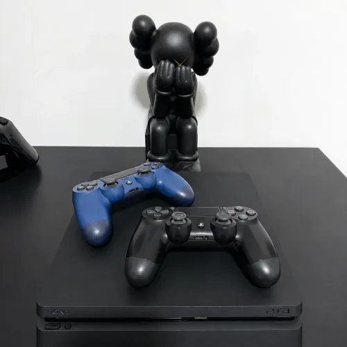 PS4 Slim 500GB + 2 Controles Originais Pouco Uso