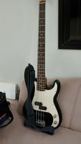 Baixo Squier PBass Special preto
