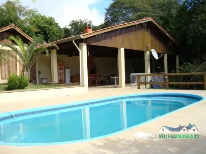 Velleda oferece magnífico sítio 1600m² dentro do condomínio Cantegril, Viamão