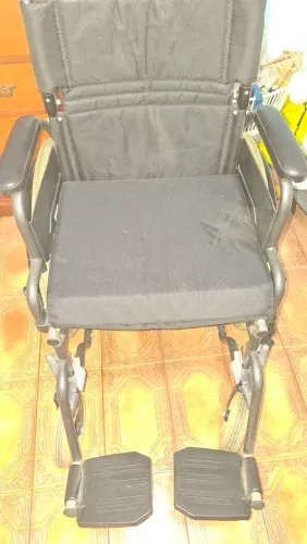 Vendo Cadeira de Rodas
