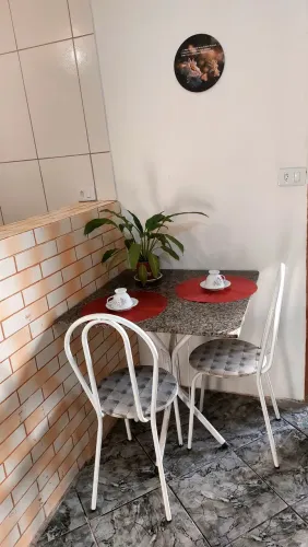 Kitnet para Moças/ Bairro Cajuru/ Direto com proprietário!