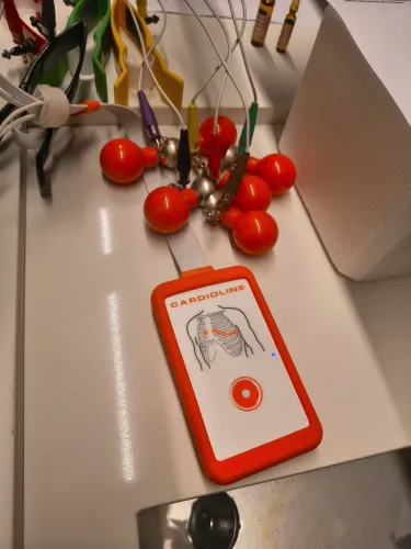 ? VENDO APARELHO DE ECG CARDIOLINE TOUCH ECG ?
