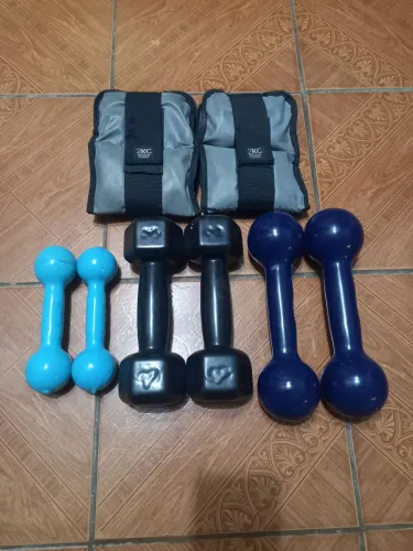 Vendo kit pra musculação pra exercícios em casa no dia dia 