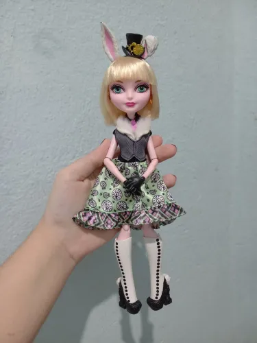 ever after high bunny blanc básica