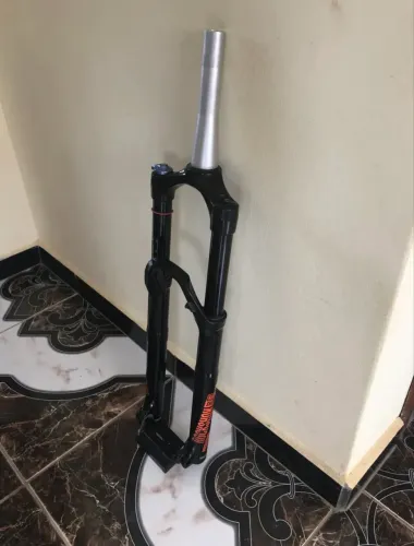 Suspensão garfo Reba rock shox 29 roda 140 mm