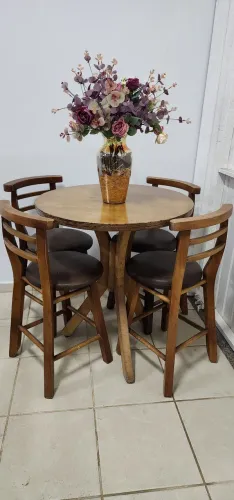 Conjunto de mesa e 4 baquetas em madeira maciça