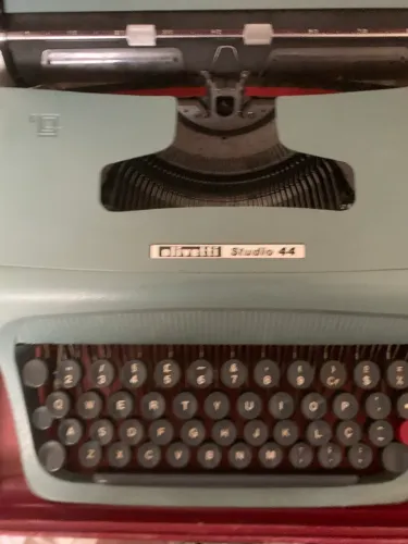 Máquina de Escrever Olivetti Studio 44