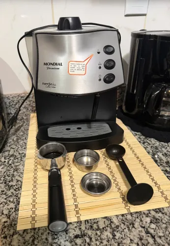 Cafeteira Espresso Mondial Premium Coffee Cream - Completa e Muito Bem Cuidada