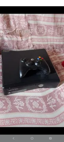 Vende-se Xbox 360 bloqueado com uma manete