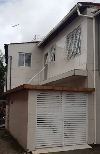 Alugo casa no térreo