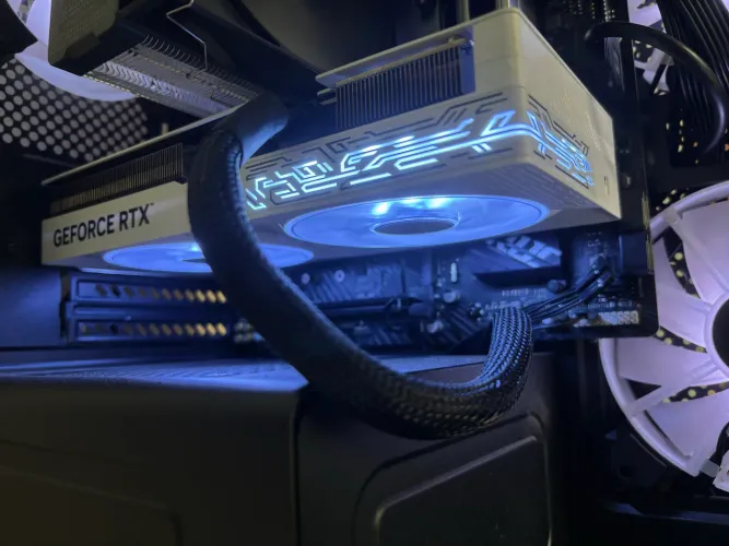RTX 5070 RGB - 3 Anos de Garantia