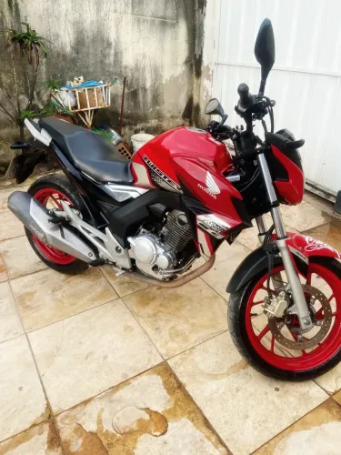 Moto para exigente sem detalhes 