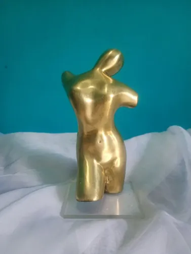 Antiga escultura em bronze - Nu feminino 