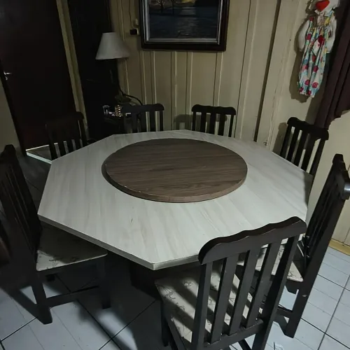 Vendo mesa com 7 cadeiras