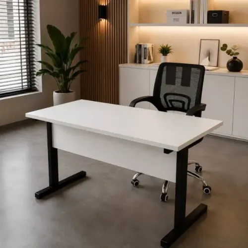 Combo Home Office Mesa 135x67cm + Cadeira Basic Preta
