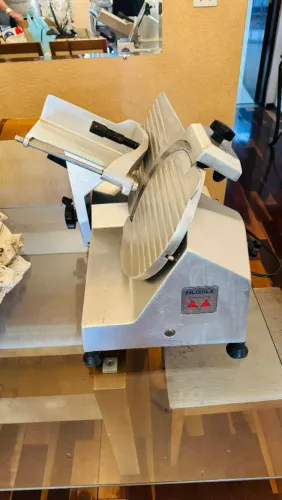 Cortador de Frios Filizola em bom estado conservação 