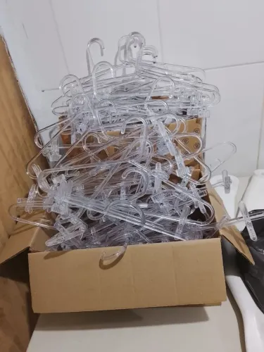 Cabides de acrílico com ou sem pregador 